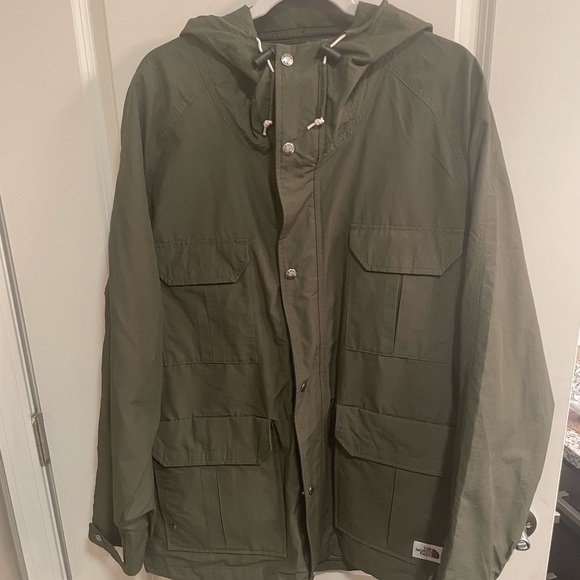 The North Face Mountain Parka - Picture 6 of 7